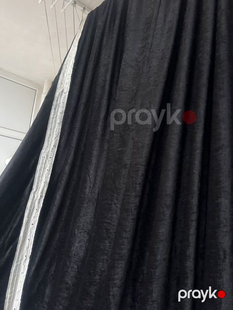 Qara qatı pərdə - Rəng: dərin qara - Material: yumşaq, parıltılı — Bakı