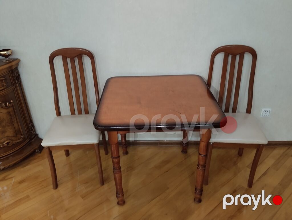 Mətbəx üçün, İşlənmiş, Açılmayan, Kvadrat masa, 2 stul — Masalar və stullar, Digah (2)