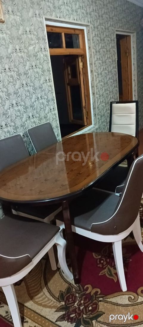 Oval yemək masası - Masa: oval formalı, tünd-qəhvəyi taxta üst səth — Digah
