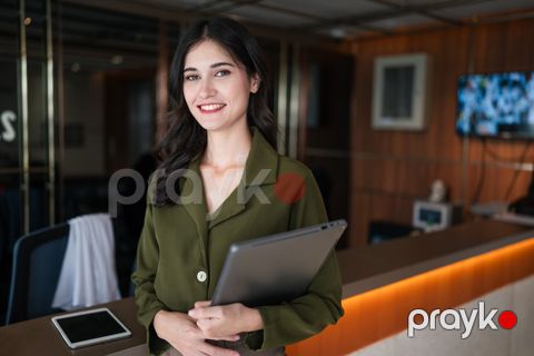 Hostes tələb olunur — Bakı