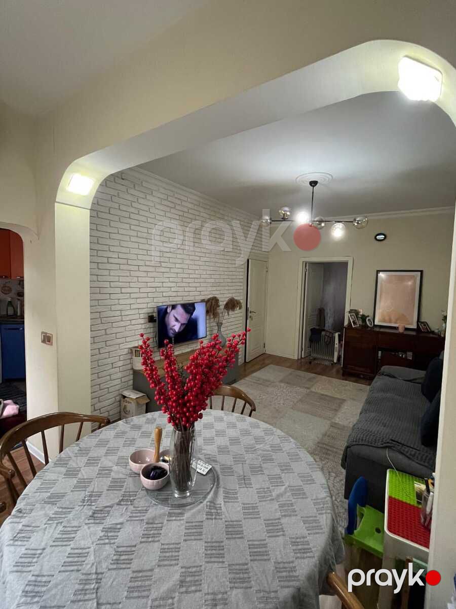 Satılır 2 otaqlı köhnə tikili 58 m² — Mənzil, Bakı