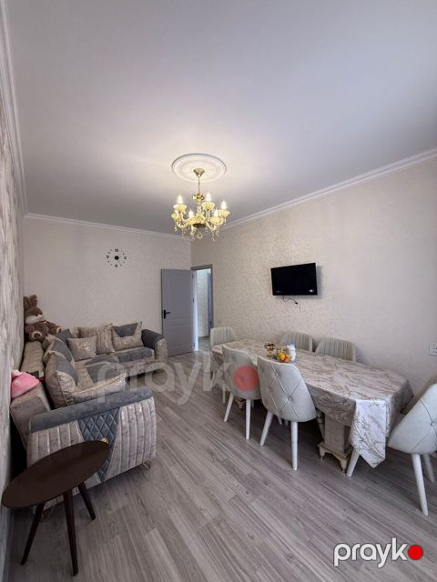 Satılır 4 otaqlı köhnə tikili 100 m² — Bakı