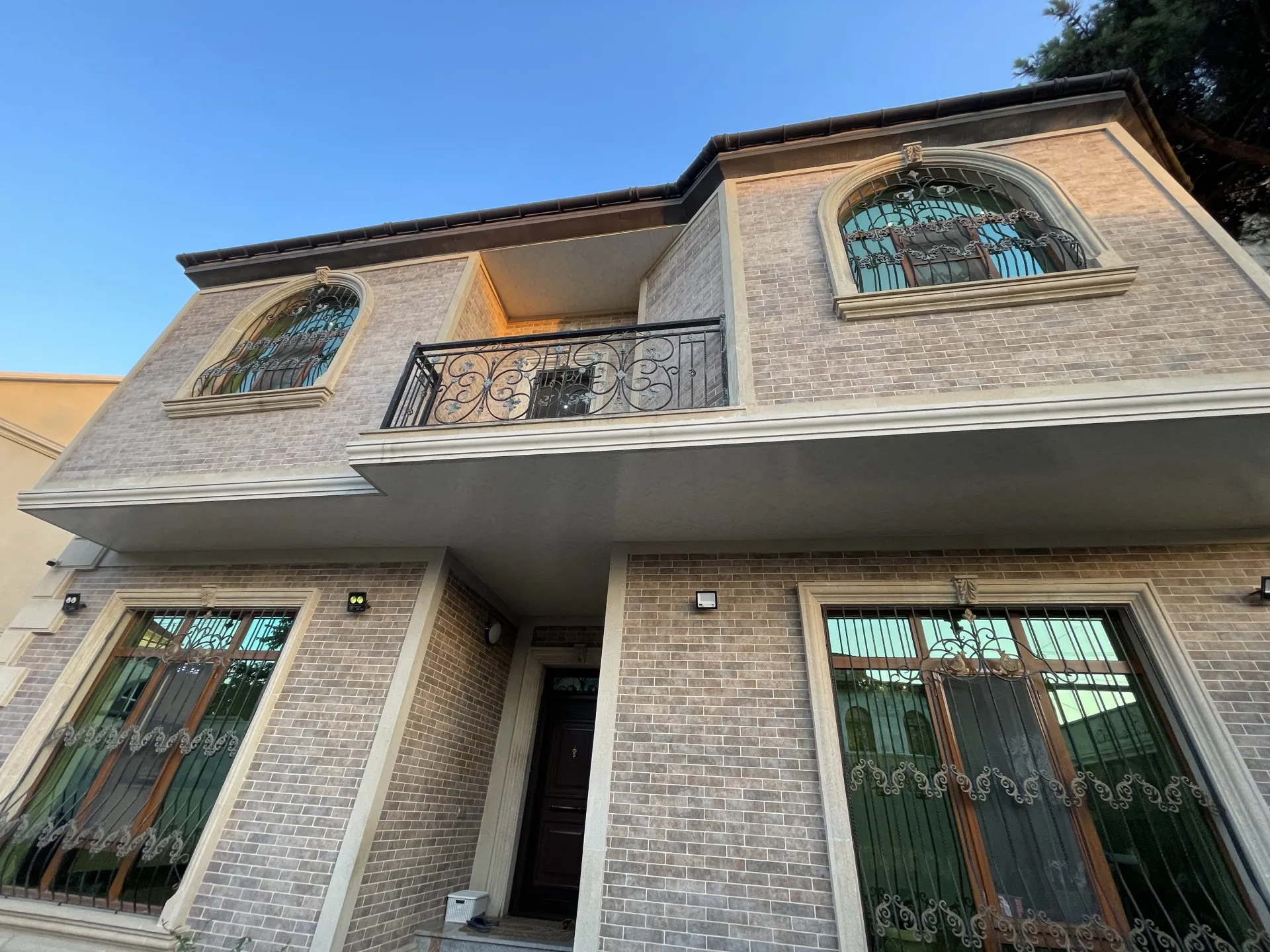 Azadlıq Prospekti m.st, 12 otaqlı Villa satılır - 550 m², 2 mərtəbə, 5 sot — Domik Baku