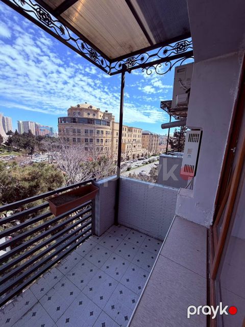 Satılır 2 otaqlı köhnə tikili 50 m² — Bakı
