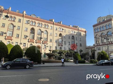 Satılır 2 otaqlı köhnə tikili 65 m² — Bakı