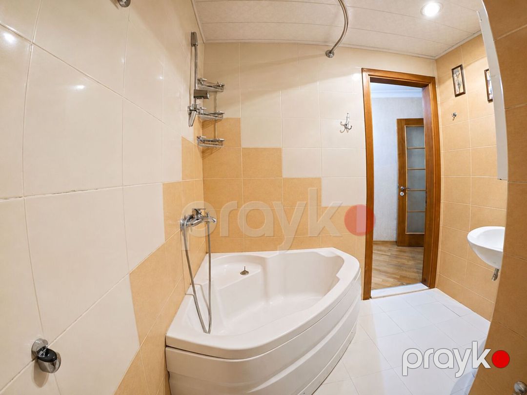 Satılır 4 otaqlı köhnə tikili 115 m² — Mənzil, Bakı (12)
