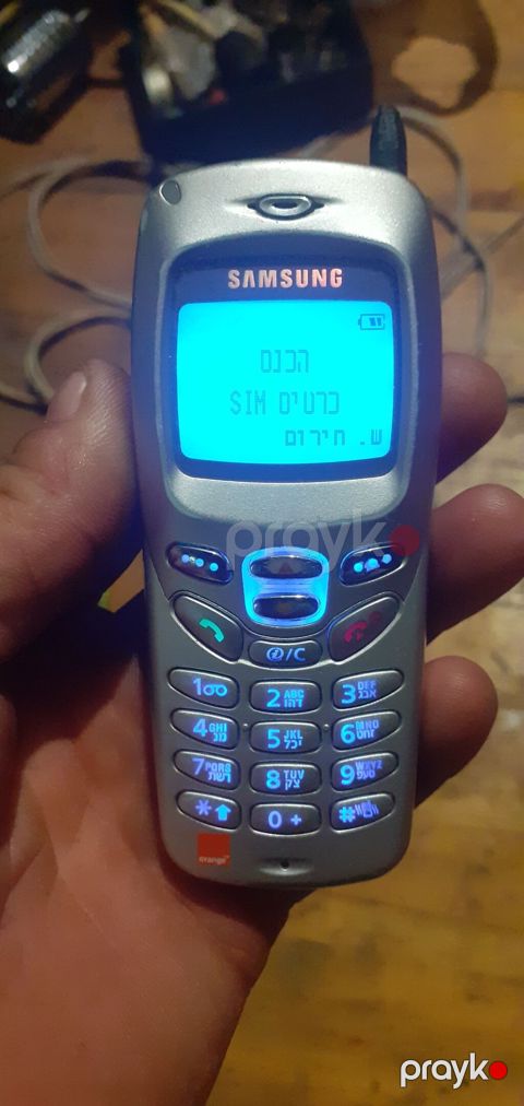 Samsung 2 GB Memory Capacity, rəng - Gümüşü, Düyməli — Bakı