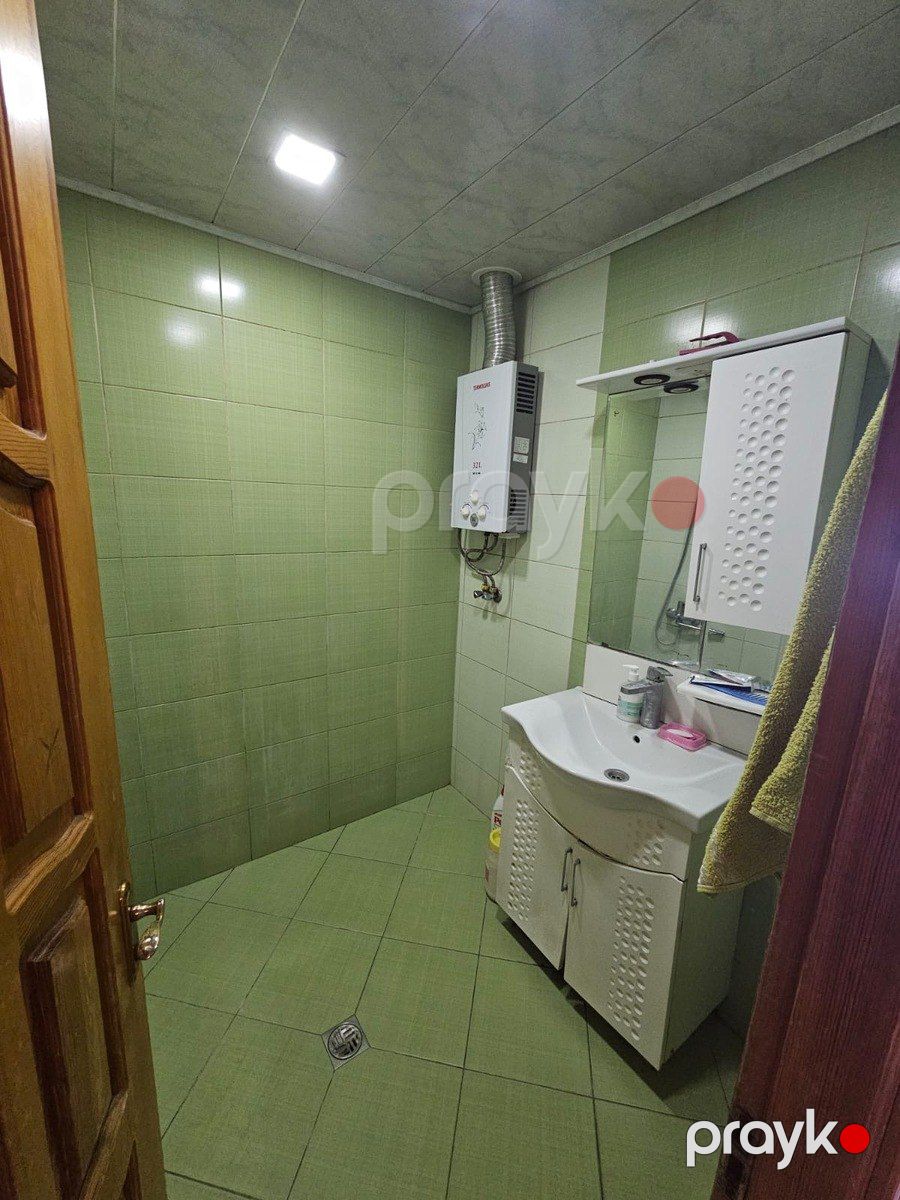 Satılır 2 otaqlı köhnə tikili 65 m² — Mənzil, Bakı (8)