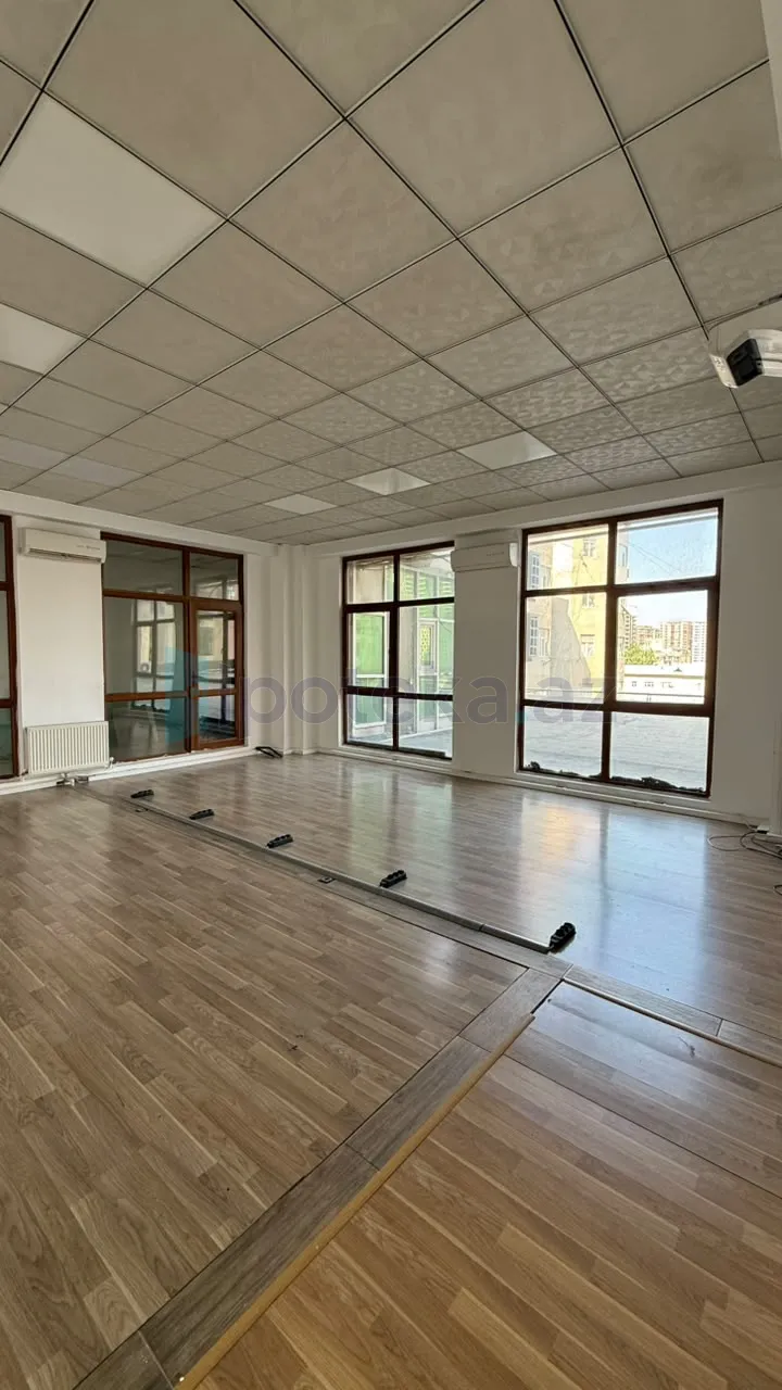 6 Otaq, Ofislər, Nəsimi r., 200.00 m² — Bakı