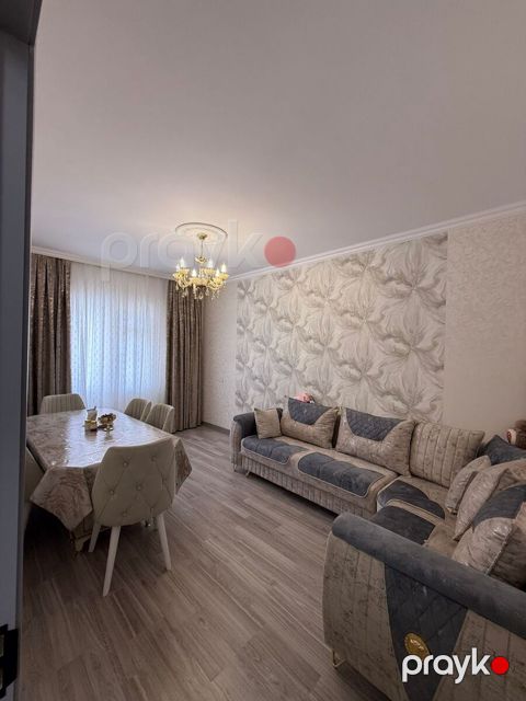 Satılır 4 otaqlı köhnə tikili 120 m²