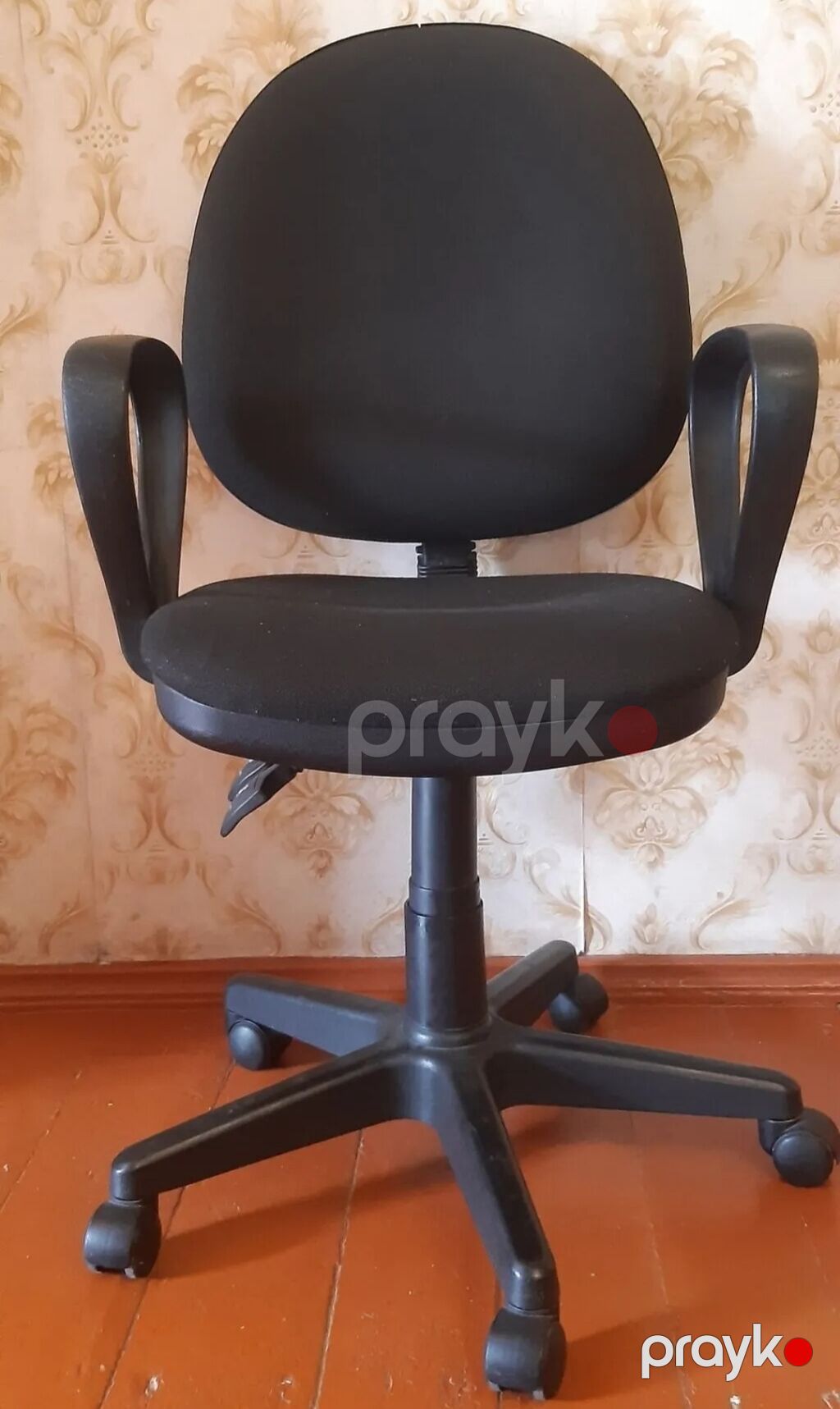 Ofis kreslosu – qara rəng, parça üzlüklü. Xüsusiyyətlər: - Yumru bel — Ofis mebeli, Bakı (4)