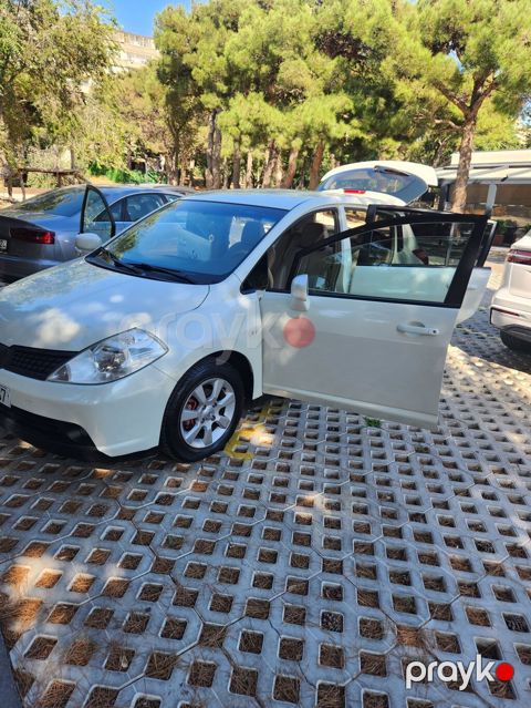 Nissan Tiida (hatchback) – ağ rəng - Kuzov: 5 qapılı hatchback, ağ — Bakı