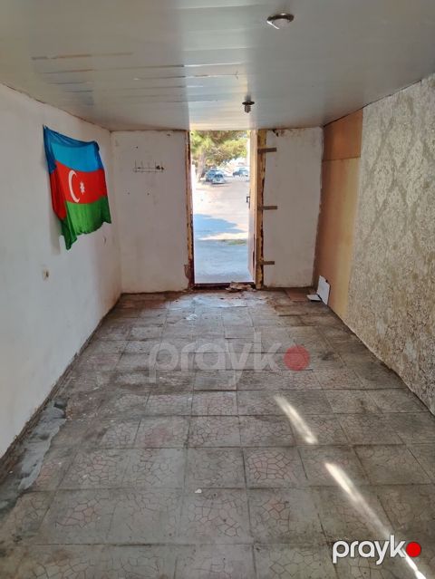Anbar kimi istifadə edilə bilər, Azad fotonun yanı, Seyf qapısı — Bakı