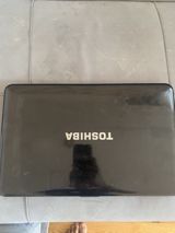 Toshiba noutbuk - Marka: Toshiba - Rəng: qara, parlaq qapaq - Ekran — Ürünler