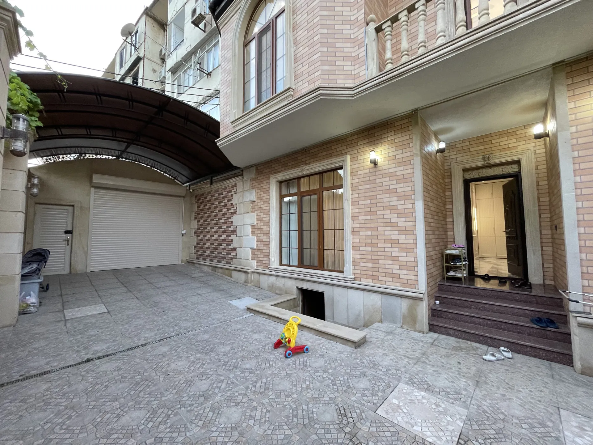 Azadlıq Prospekti m.st, 12 otaqlı Villa satılır - 550 m², 2 mərtəbə, 5 sot — Ev, villa, Bakı (3)