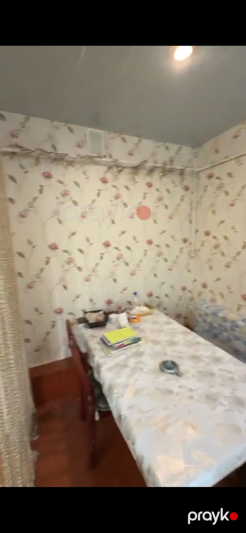 Neftçilərdə Nazlı Sarayın yanı Araz marketin üstündə iki tələbə qız — Mənzil, Bakı (3)