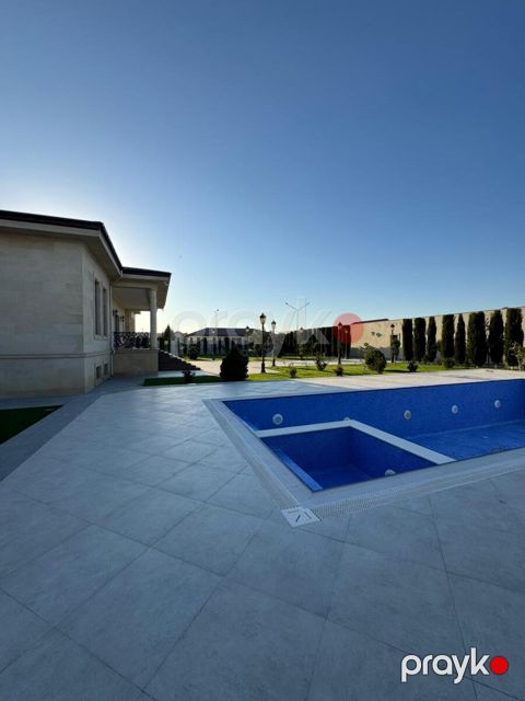 Satılır 7 otaqlı həyət evi/bağ evi 1050 m² — Bakı