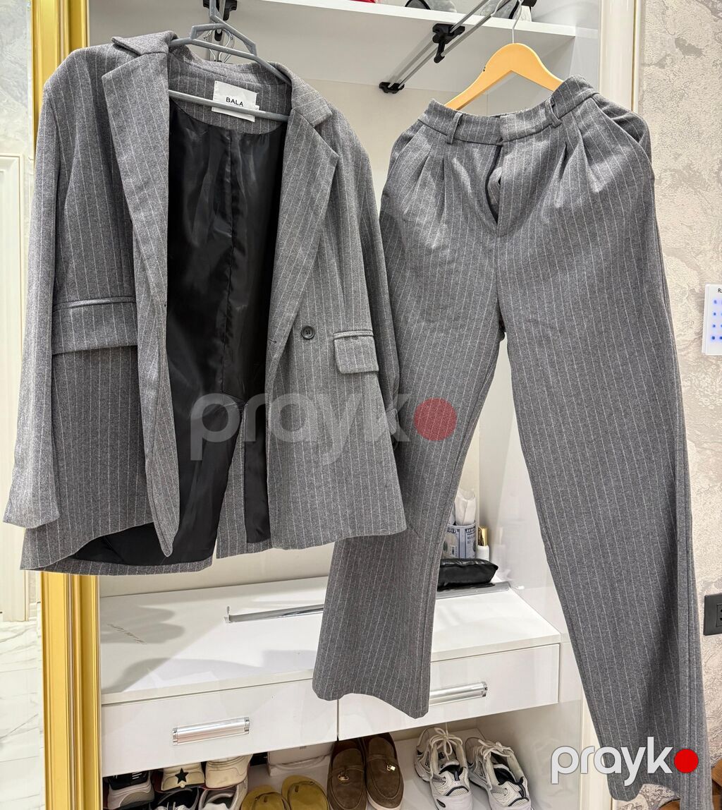 İkihissəli qadın kostyumu – sirkə zolaqlı (pinstripe) boz rəng Brend — Kostyum, Bakı (3)