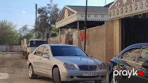 Mercedes C 230, 2.3 L, 2000 il, 340 000 km — Salyan