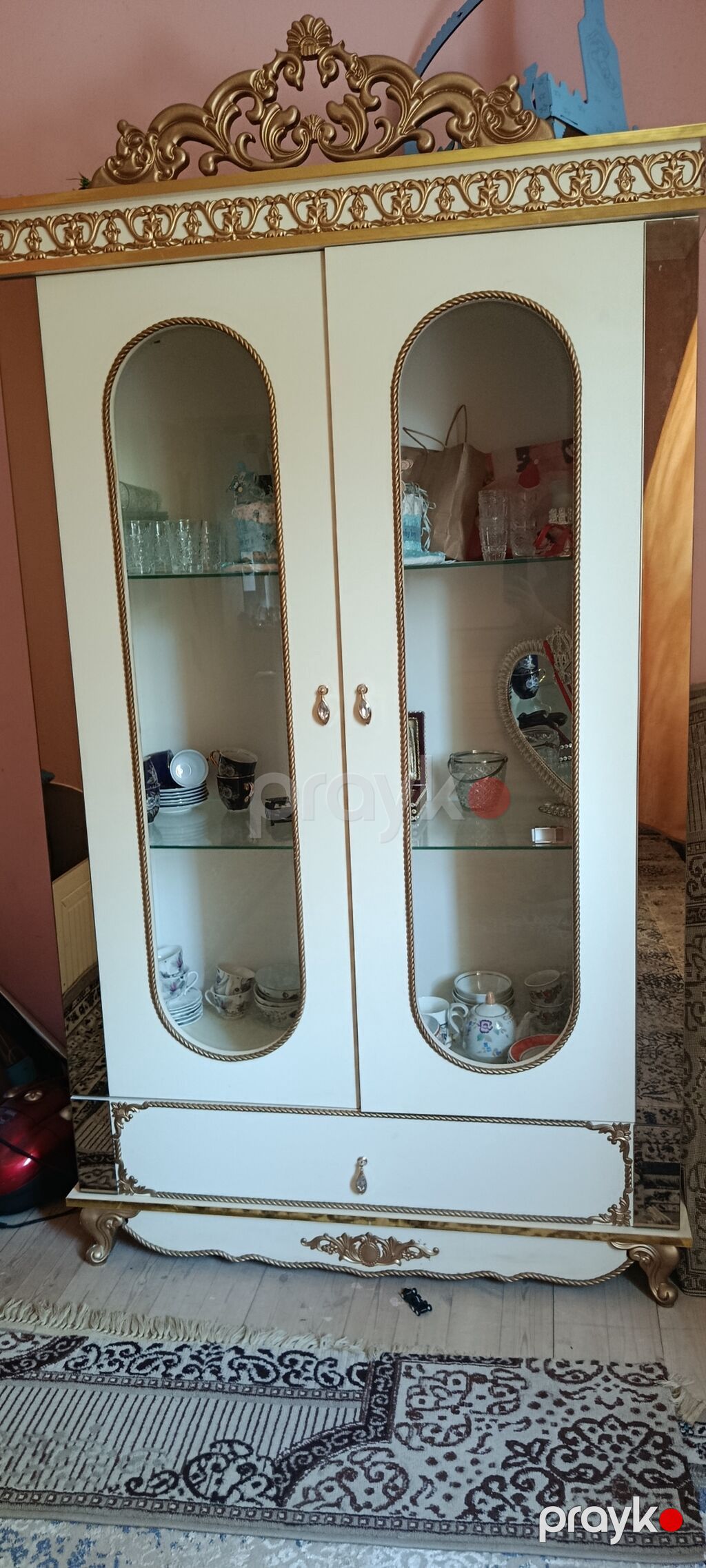 Klassik üslubda vitrin şkaf yenidir. prablem yoxdu — Şkaflar, Digah (2)
