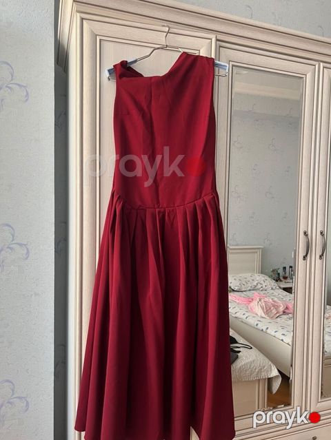 Qırmızı rəngli elegant qadın donu - Model: Asimmetrik, bir tərəfi — Bakı