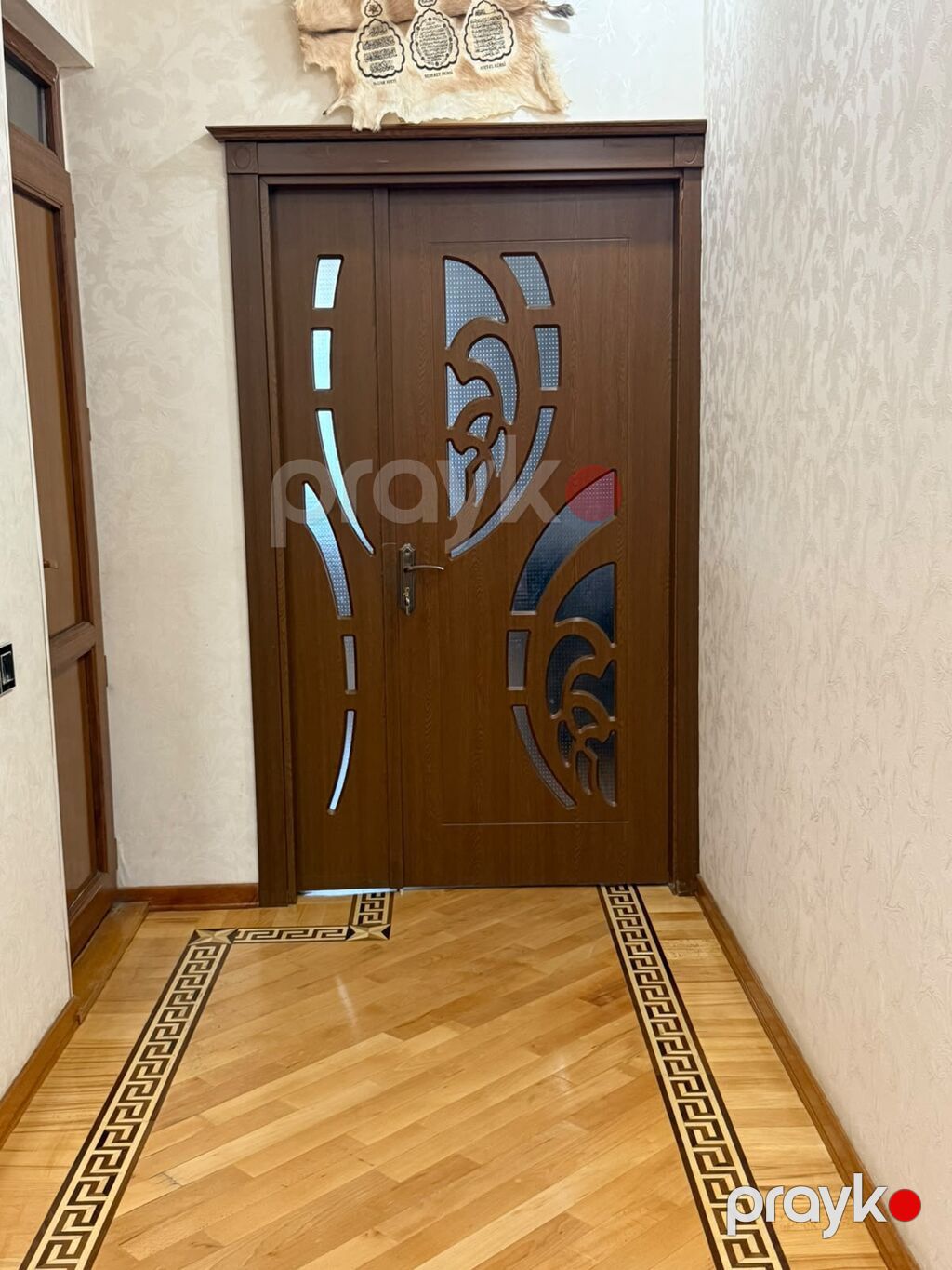 Qonaq otağı üçün İşlənmiş Otaq qapısı Çərçivə ilə, Ünvandan götürmə — Pəncərələr, qapılar, balkonlar, Bakı