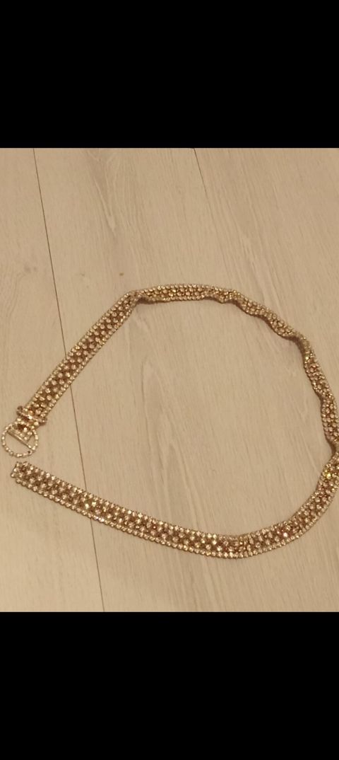 Qızılı rəngli zəncir kəmər - Parlaq rhinestone/kristal daşlarla tam — Kəmərlər