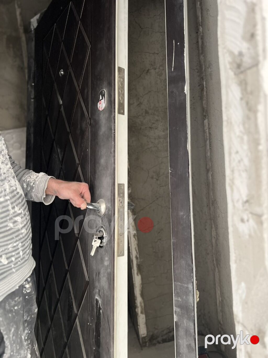 Yenidir istifade olunmayib. Temir isleri geden evden sokulub. 2.05 m — Pəncərələr, qapılar, balkonlar, Bakı (3)