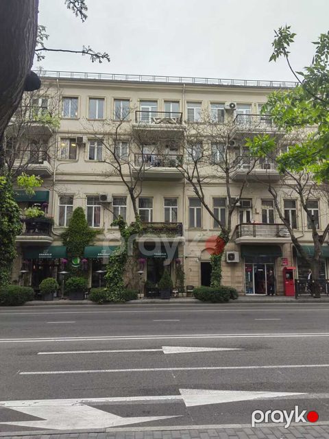 Satılır 3 otaqlı köhnə tikili 71 m² — Bakı