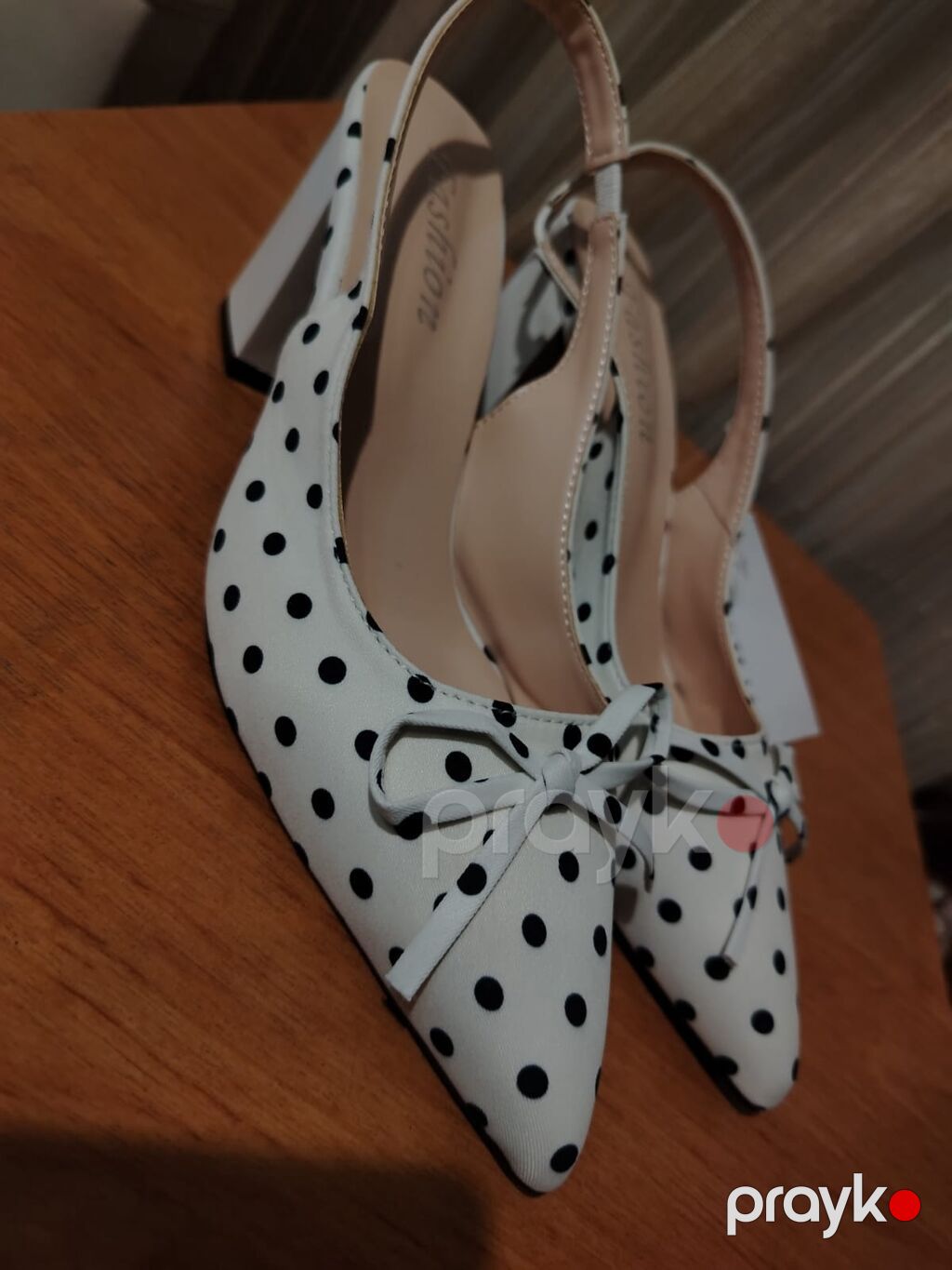 Ağ rəngdə, qara xallı qadın ayaqqabısı geyinilməyib - Model: slingback — Tufl, Bakı (2)