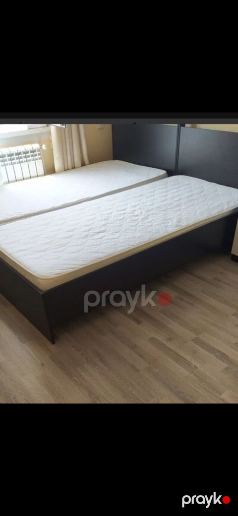 İki ədəd tək çarpayı satılır. - Ölçü: 90 200 sm (2 ədəd 90-lıq) — Bakı