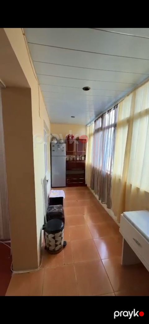 Neftçilərdə Nazlı Sarayın yanı Araz marketin üstündə iki tələbə qız — Bakı