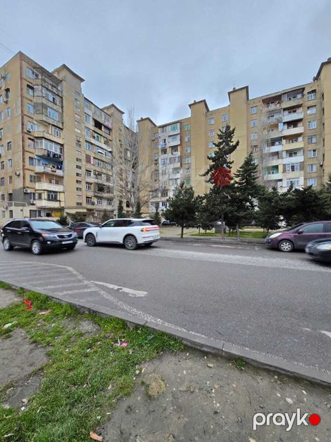 Satılır 2 otaqlı köhnə tikili 55 m²