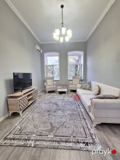 Satılır 4 otaqlı köhnə tikili 125 m² — Bakı