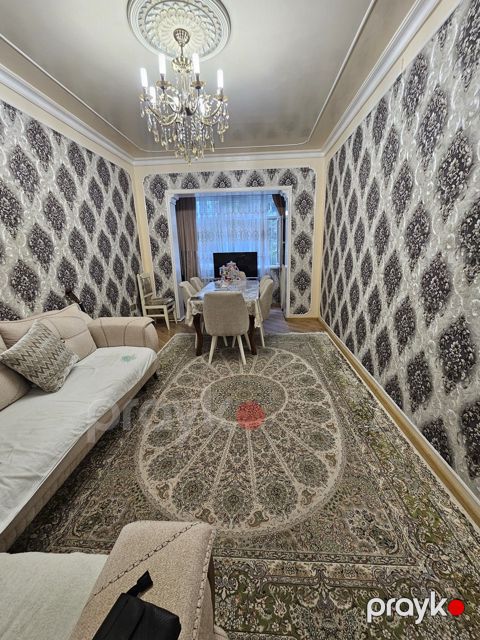 Satılır 4 otaqlı köhnə tikili 115 m² — Bakı