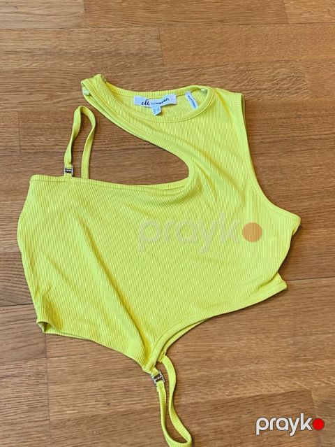 Brend: Abi Brawson Model: Sarı ribana fakturalı asimmetrik crop top — Masazır