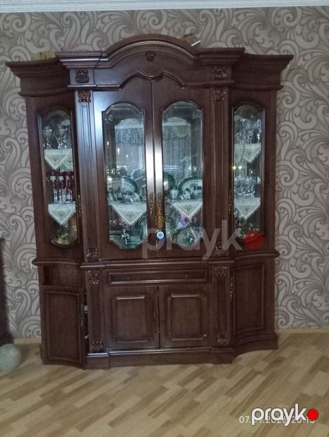 Klassik üslubda iri vitrin-bufet - Material: tünd rəngli ağac (massiv — Bakı