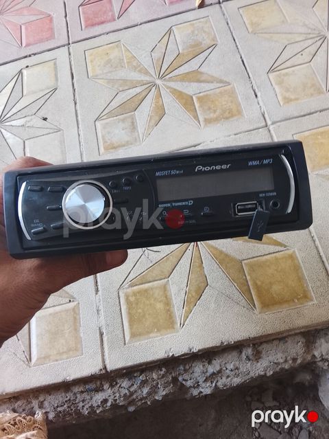 Pioneer DEH-3250UB avtomobil maqnitolası Xüsusiyyətlər: - Ön paneldə — Gəncə