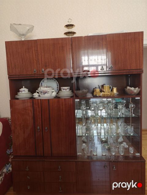 Mebel vitrin-divan qab dolabı - Material: laklı ağac səth, klassik — Bakı