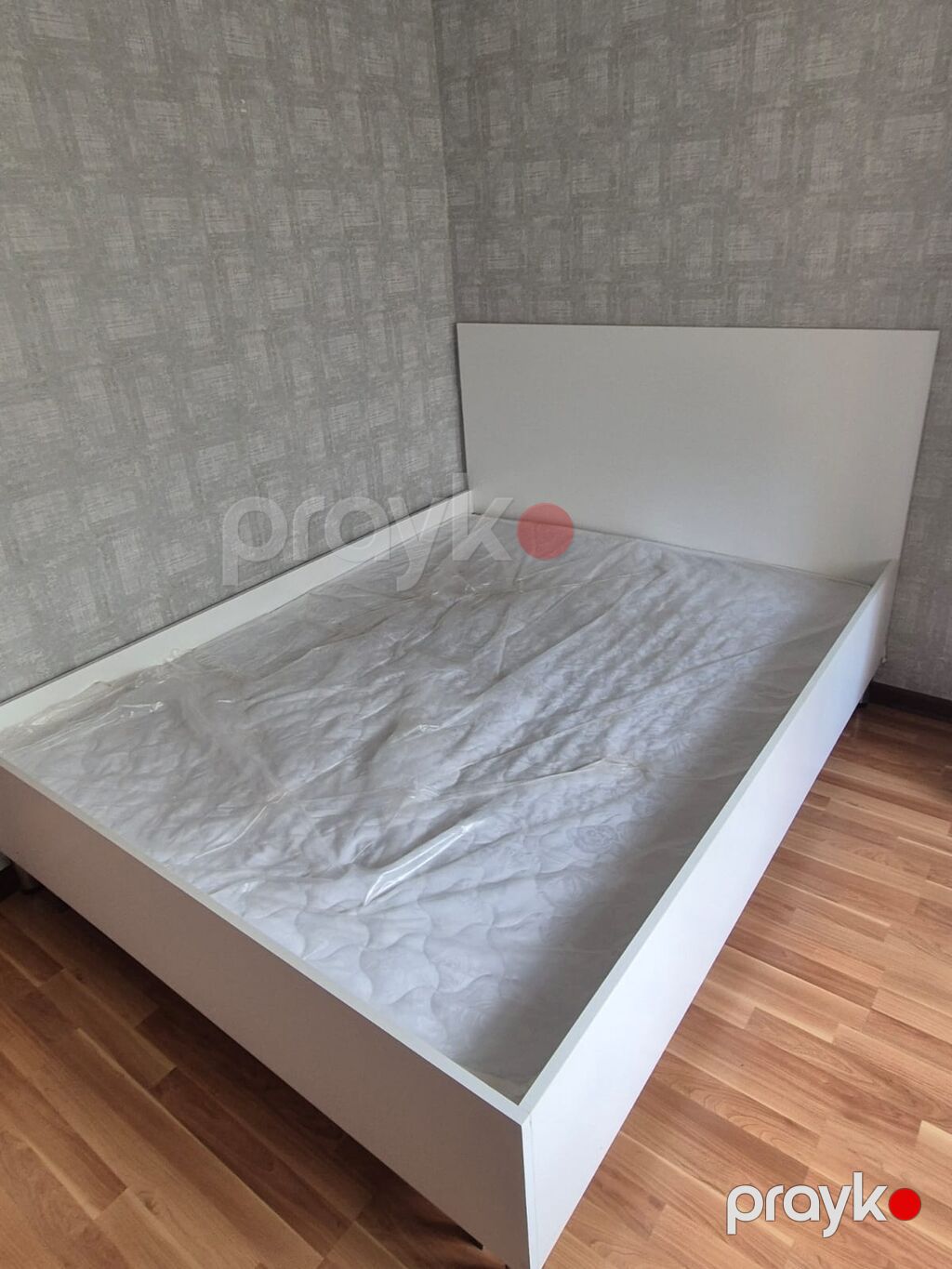 Ağ rəngli iki nəfərlik çarpayı - Minimalist dizaynlı, düz başlıq və — Yataqlar, Bakı (2)