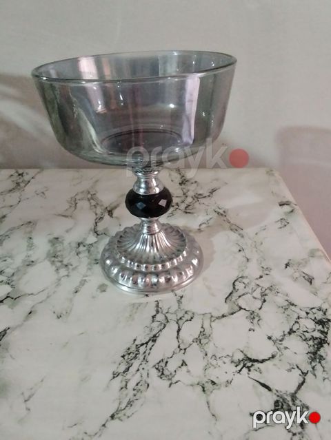 Dekorativ şüşə qab – ayaqlı - Material: qalın şəffaf şüşə kasa, metal
