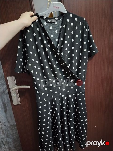 Qara rəngli, ağ xallı qadın paltarı - Dizayn: Klassik polka-dot — Bakı