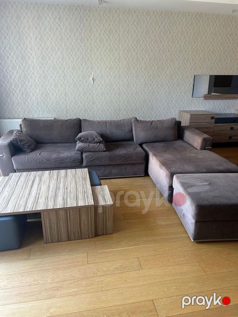 Künc divan satılır satılır. Qiyməti 350 manat. Ünvan Zooparkın — Bakı