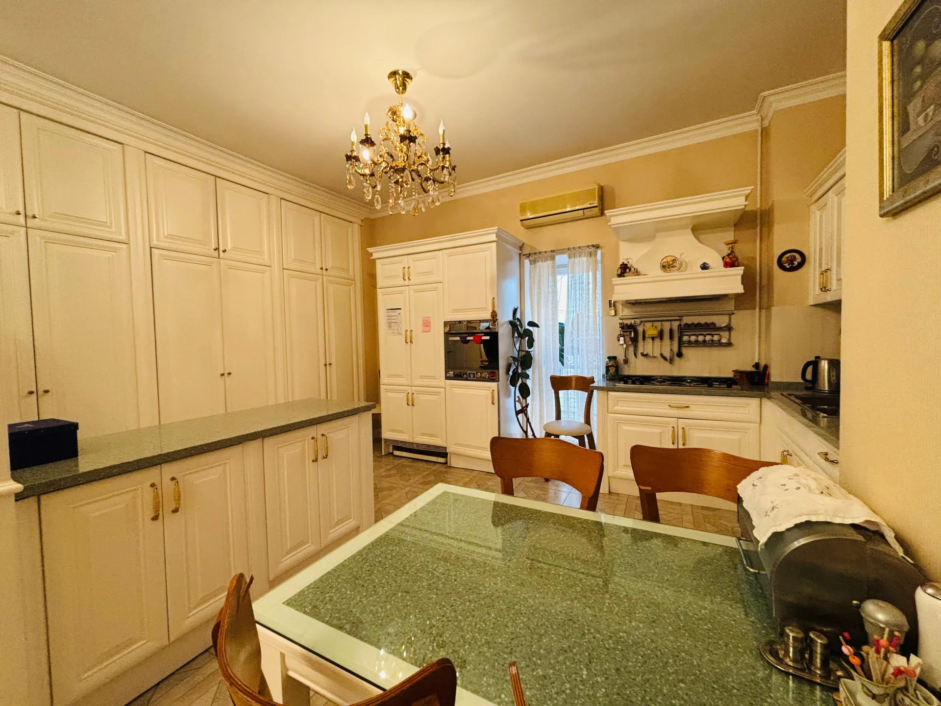 Sahil m.st, 4 otaqlı Köhnə tikili satılır - 200 m², 3/4 mərtəbə — Mənzil, Bakı (9)