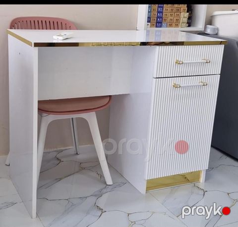 Endirim edildi 100 man (Aşağı Güzdək). Dırnaq masası — Bakı