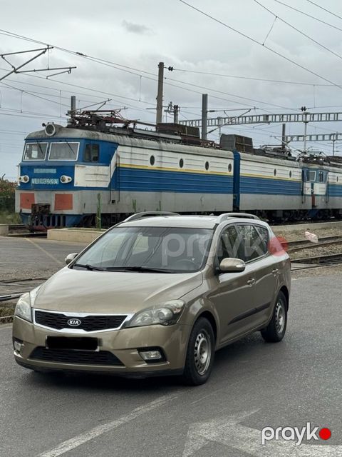 Kia Ceed SW, 1.6 L, 2010 il, 305 000 km — Bakı