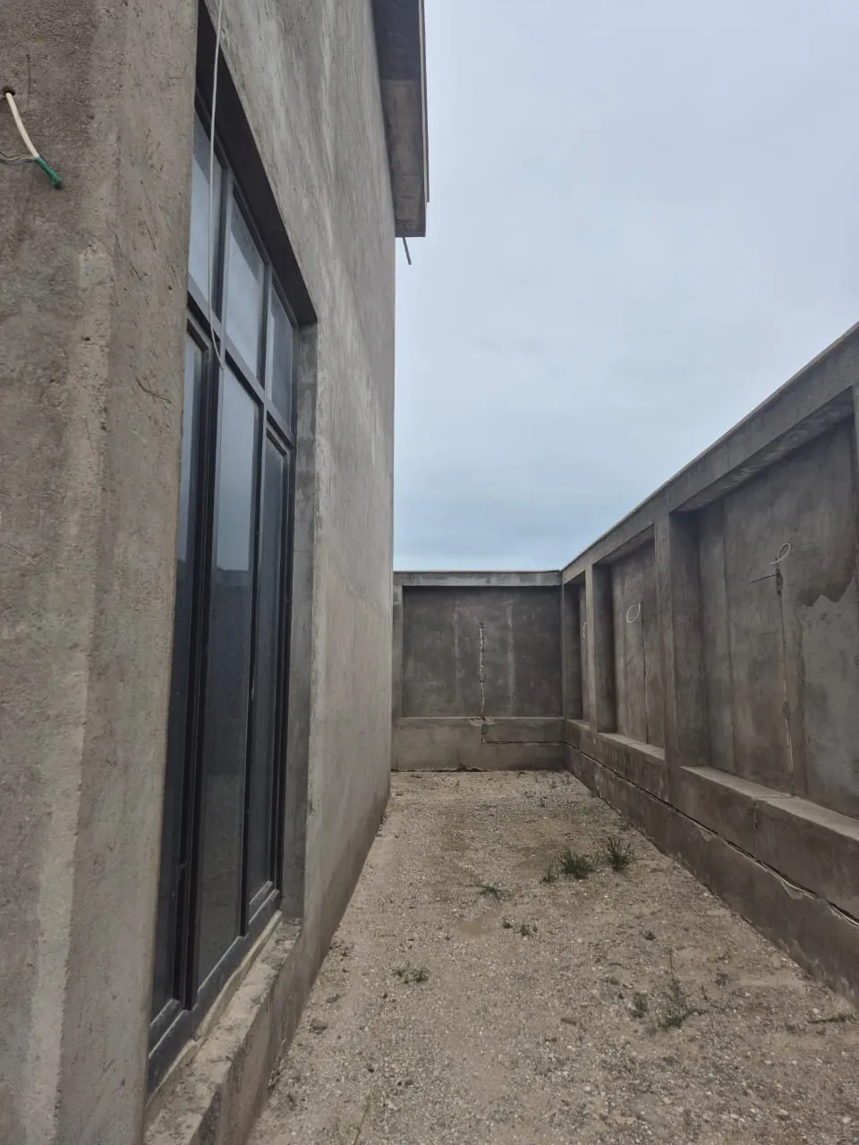 Qala, 6 otaqlı Həyət evi satılır - 330 m², 2 mərtəbə, 10 sot — Ev, villa, Bakı (2)