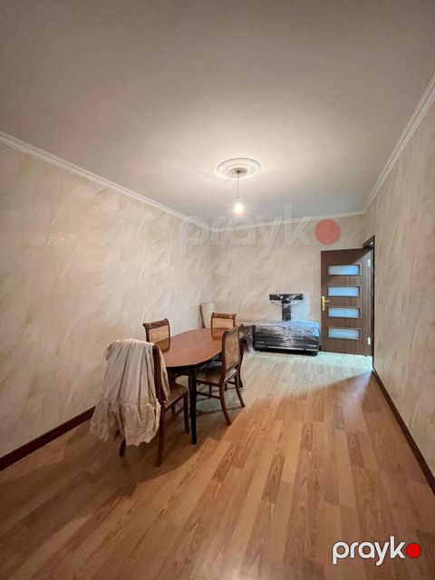 Satılır 4 otaqlı köhnə tikili 100 m² — Bakı