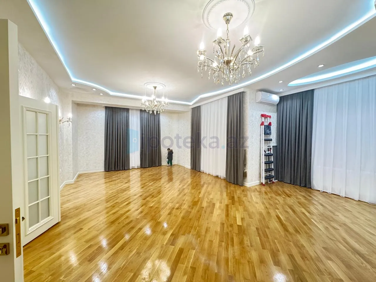 Satılır: 4 Otaq, Yeni tikili, Binəqədi r., 8-ci mkr q., 156.00 m² — Invest Home İsmayıl