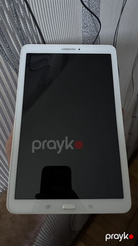 Samsung Galaxy planşet - Rəng: Ağ - Ekran: 9.6" (təxminən), ön fiziki — Bakı